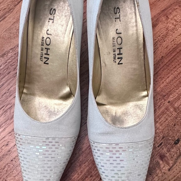St. John Elegant Silver and Gold Heels - Picture 1 of 7
